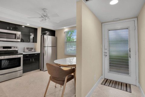 Condo in Coconut Creek, Florida, 2 bedrooms № 2402391 - photo 5