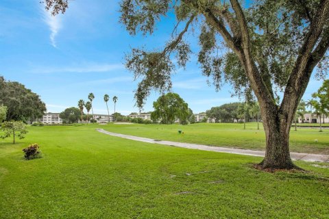 Condo in Coconut Creek, Florida, 2 bedrooms № 2402391 - photo 30