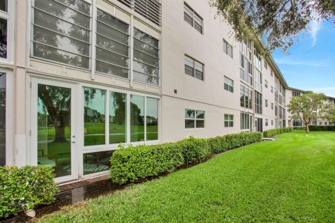 Condo in Coconut Creek, Florida, 2 bedrooms № 2402391 - photo 29