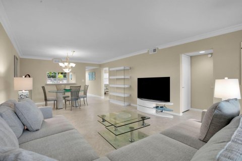 Condo in Coconut Creek, Florida, 2 bedrooms № 2402391 - photo 13