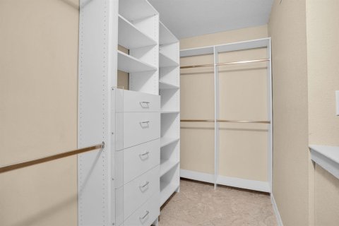 Condo in Coconut Creek, Florida, 2 bedrooms № 2402391 - photo 16