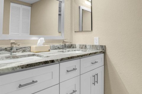Condo in Coconut Creek, Florida, 2 bedrooms № 2402391 - photo 23