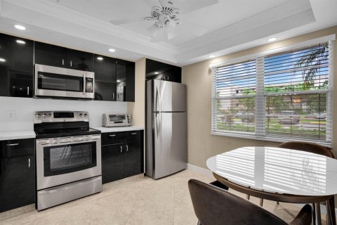 Condo in Coconut Creek, Florida, 2 bedrooms № 2402391 - photo 2