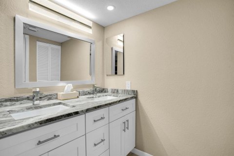 Condo in Coconut Creek, Florida, 2 bedrooms № 2402391 - photo 22
