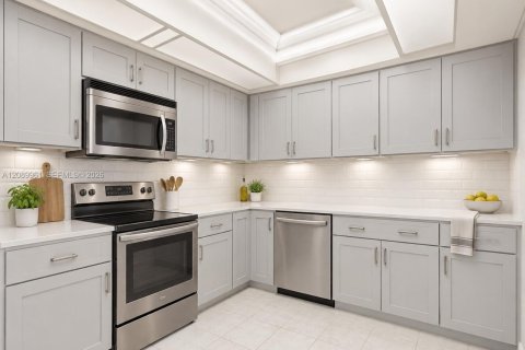 Condo in North Miami, Florida, 2 bedrooms  № 2368357 - photo 8