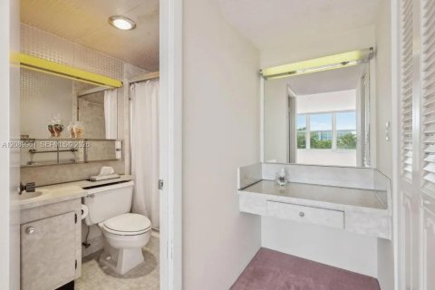 Condo in North Miami, Florida, 2 bedrooms  № 2368357 - photo 20