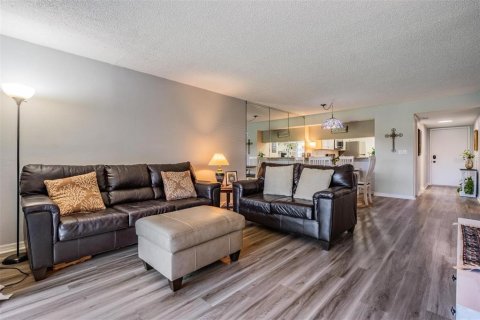 Condominio en venta en Oldsmar, Florida, 2 dormitorios, 101.64 m2 № 2204544 - foto 13