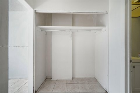 Copropriété à vendre à North Miami, Floride: 2 chambres, 97.55 m2 № 1755902 - photo 16
