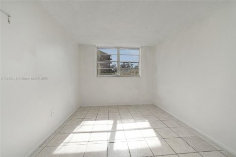Copropriété à vendre à North Miami, Floride: 2 chambres, 97.55 m2 № 1755902 - photo 12