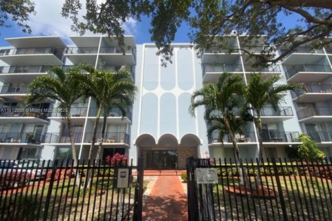 Copropriété à vendre à North Miami, Floride: 2 chambres, 97.55 m2 № 1755902 - photo 1