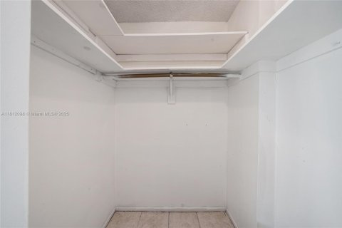 Copropriété à vendre à North Miami, Floride: 2 chambres, 97.55 m2 № 1755902 - photo 17
