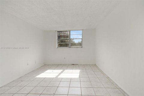 Copropriété à vendre à North Miami, Floride: 2 chambres, 97.55 m2 № 1755902 - photo 9