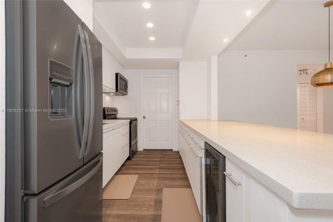 Condo in Doral, Florida, 2 bedrooms  № 1956117 - photo 27