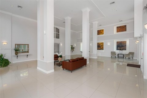 Condo in Doral, Florida, 2 bedrooms  № 1956117 - photo 8