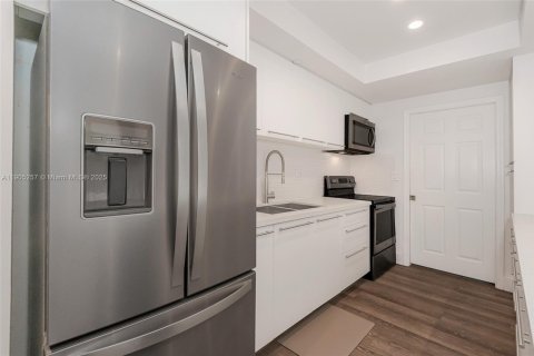 Condo in Doral, Florida, 2 bedrooms  № 1956117 - photo 28