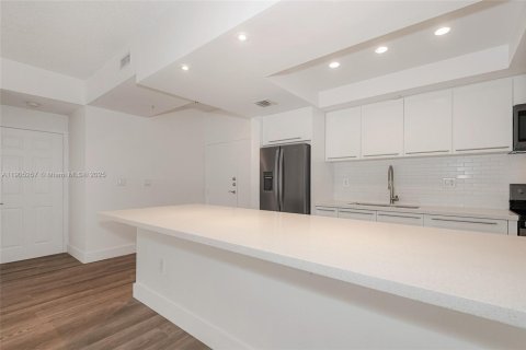 Condo in Doral, Florida, 2 bedrooms  № 1956117 - photo 25