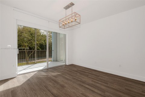 Condo in Doral, Florida, 2 bedrooms  № 1956117 - photo 14
