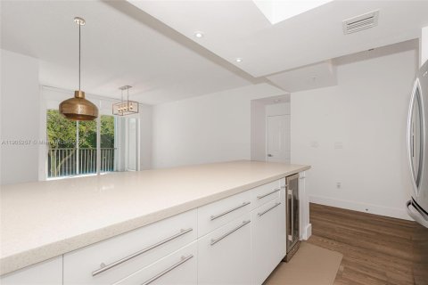 Condo in Doral, Florida, 2 bedrooms  № 1956117 - photo 29