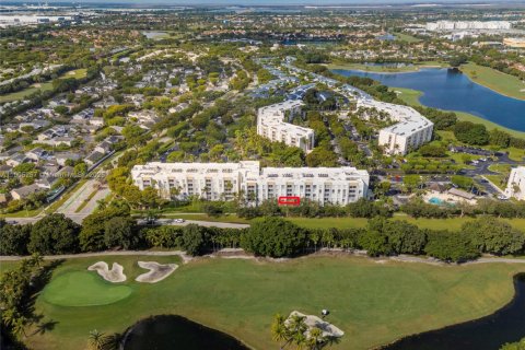 Condo in Doral, Florida, 2 bedrooms  № 1956117 - photo 5