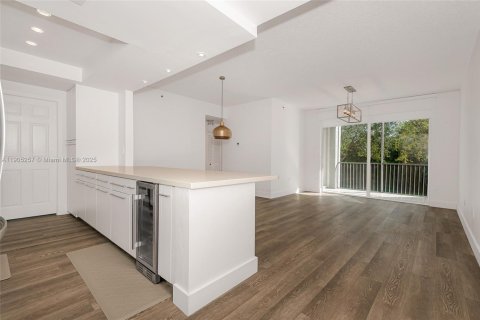 Condo in Doral, Florida, 2 bedrooms  № 1956117 - photo 11