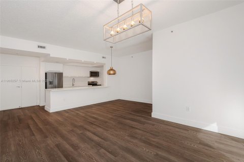 Condo in Doral, Florida, 2 bedrooms  № 1956117 - photo 19