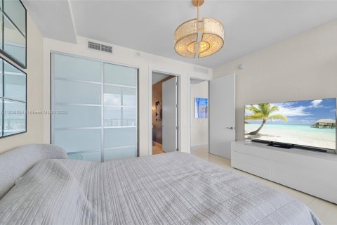 Condominio en alquiler en Bal Harbour, Florida, 2 dormitorios, 148.55 m2 № 1935066 - foto 16