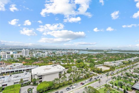 Condominio en alquiler en Bal Harbour, Florida, 2 dormitorios, 148.55 m2 № 1935066 - foto 19