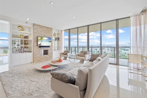 Condominio en alquiler en Bal Harbour, Florida, 2 dormitorios, 148.55 m2 № 1935066 - foto 3