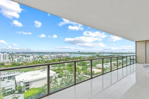 Condominio en alquiler en Bal Harbour, Florida, 2 dormitorios, 148.55 m2 № 1935066 - foto 2