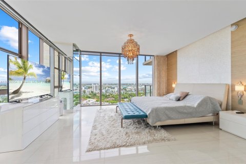Condominio en Bal Harbour, Florida, 2 dormitorios  № 1935066