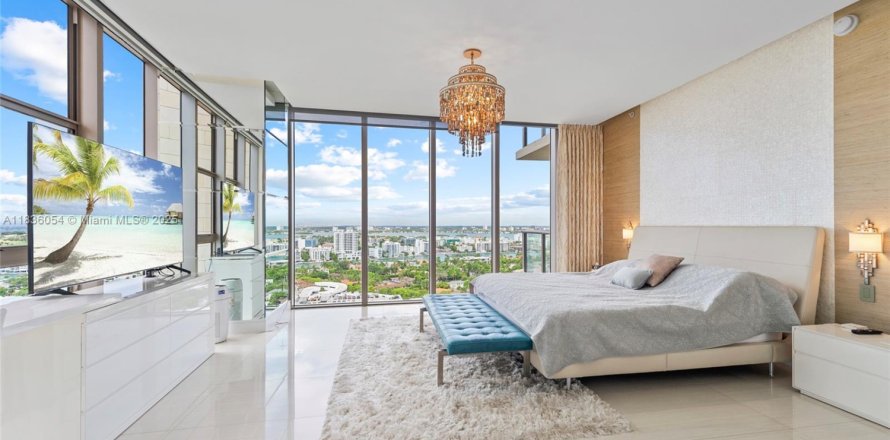 Condominio en Bal Harbour, Florida, 2 dormitorios  № 1935066