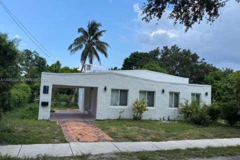Villa ou maison à North Miami, Floride 3 chambres, 120.96 m2 № 2278595