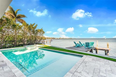 House in Holmes Beach, Florida 5 bedrooms, 327.57 sq.m. № 1865923 - photo 7
