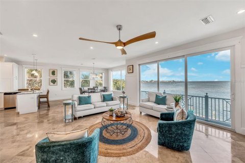 House in Holmes Beach, Florida 5 bedrooms, 327.57 sq.m. № 1865923 - photo 13