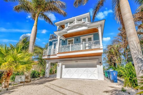 House in Holmes Beach, Florida 5 bedrooms, 327.57 sq.m. № 1865923 - photo 3
