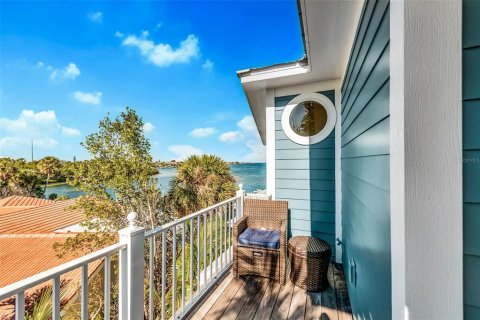 House in Holmes Beach, Florida 5 bedrooms, 327.57 sq.m. № 1865923 - photo 30