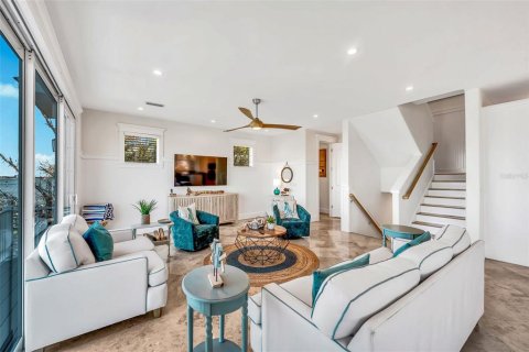 House in Holmes Beach, Florida 5 bedrooms, 327.57 sq.m. № 1865923 - photo 12