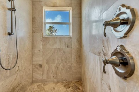 House in Holmes Beach, Florida 5 bedrooms, 327.57 sq.m. № 1865923 - photo 28