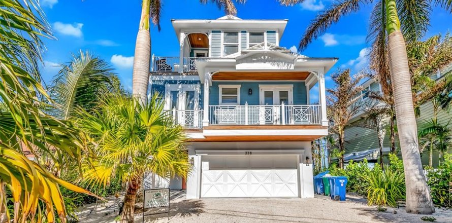 House in Holmes Beach, Florida 5 bedrooms, 327.57 sq.m. № 1865923