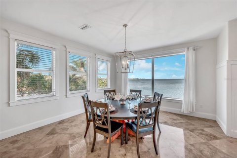 House in Holmes Beach, Florida 5 bedrooms, 327.57 sq.m. № 1865923 - photo 19