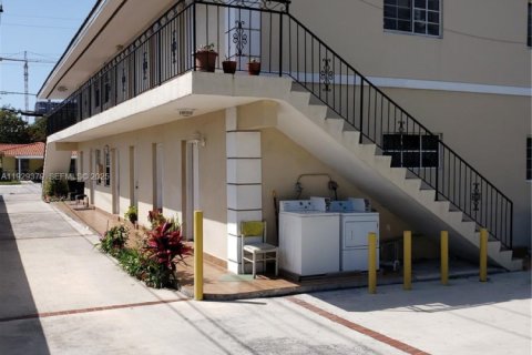 Снять в аренду квартиру в Майами, Флорида 1 спальня, № 1989366 - фото 2