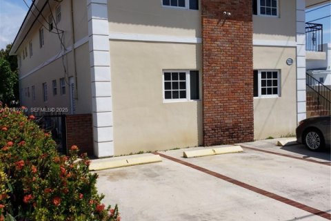 Снять в аренду квартиру в Майами, Флорида 1 спальня, № 1989366 - фото 1