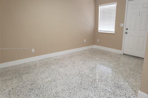 Снять в аренду квартиру в Майами, Флорида 1 спальня, № 1989366 - фото 3