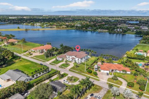 Casa en venta en Davie, Florida, 6 dormitorios, 857.86 m2 № 1992339 - foto 5