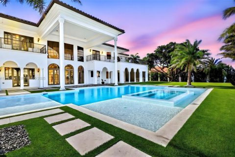 Casa en venta en Davie, Florida, 6 dormitorios, 857.86 m2 № 1992339 - foto 1