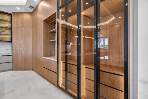 Casa en venta en Davie, Florida, 6 dormitorios, 857.86 m2 № 1992339 - foto 15