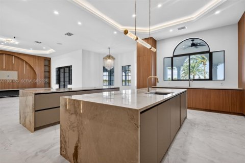 Casa en venta en Davie, Florida, 6 dormitorios, 857.86 m2 № 1992339 - foto 14