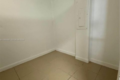 Immobilier commercial à louer à Miami, Floride: 1 chambre № 2029859 - photo 9