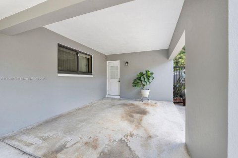 Villa ou maison à vendre à Fort Lauderdale, Floride: 4 chambres, 173.82 m2 № 1749719 - photo 4