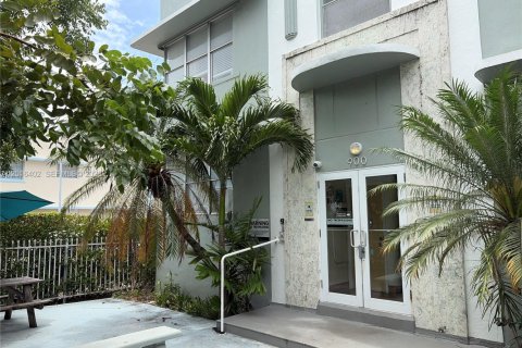 Copropriété à louer à Miami Beach, Floride: 40.88 m2 № 2193187 - photo 2